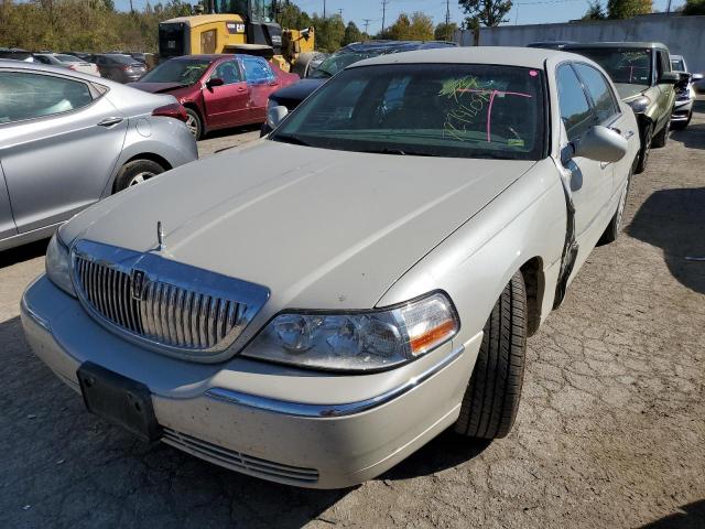  Salvage Lincoln Towncar