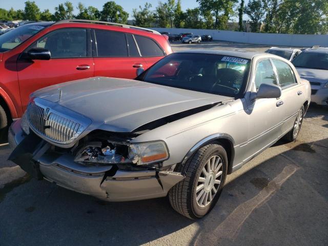  Salvage Lincoln Towncar