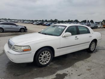  Salvage Lincoln Towncar