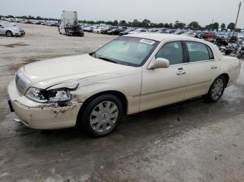  Salvage Lincoln Towncar