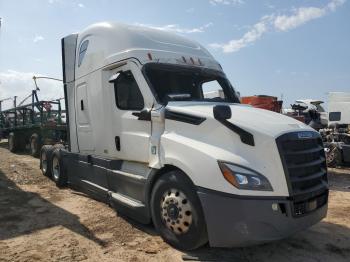  Salvage Freightliner Cascadia 1