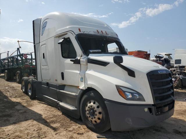  Salvage Freightliner Cascadia 1