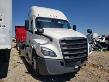  Salvage Freightliner Cascadia 1