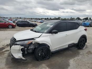  Salvage Nissan Kicks