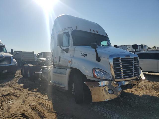  Salvage Freightliner Cascadia 1