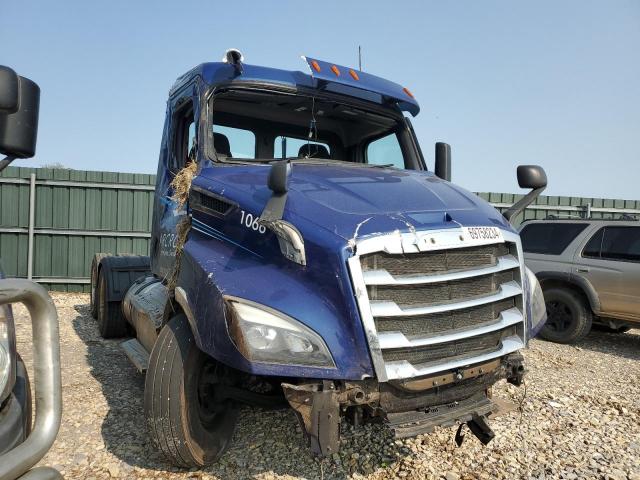  Salvage Freightliner Cascadia 1