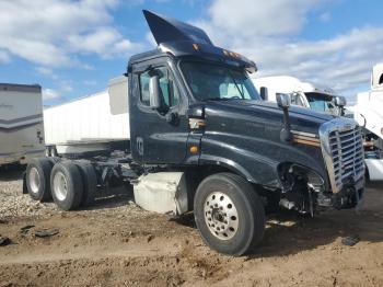  Salvage Freightliner Cascadia 1