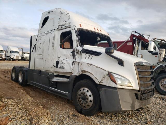  Salvage Freightliner Cascadia 1