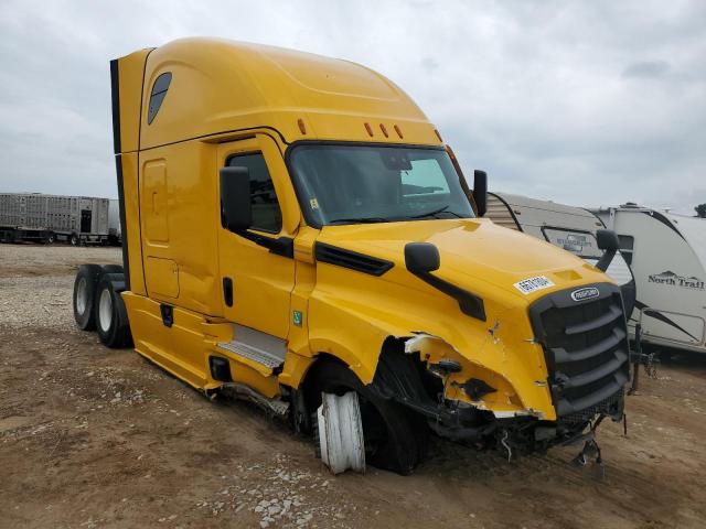  Salvage Freightliner Cascadia 1