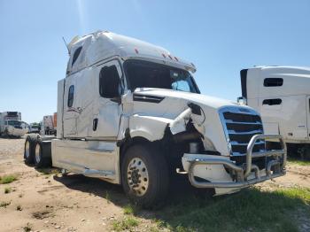  Salvage Freightliner Cascadia 1