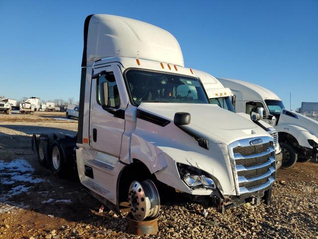  Salvage Freightliner Cascadia 1