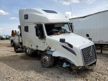  Salvage Volvo Vn