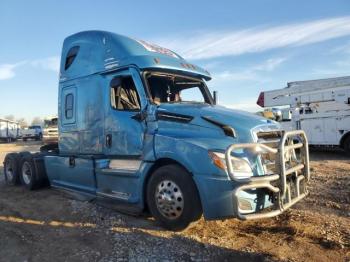  Salvage Freightliner Cascadia 1