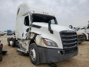  Salvage Freightliner Cascadia 1
