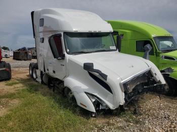  Salvage Volvo Vn