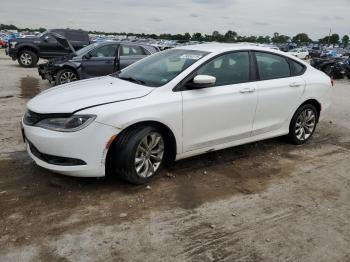  Salvage Chrysler 200