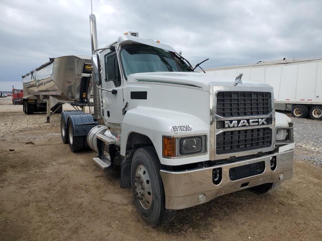  Salvage Mack Pinnacle
