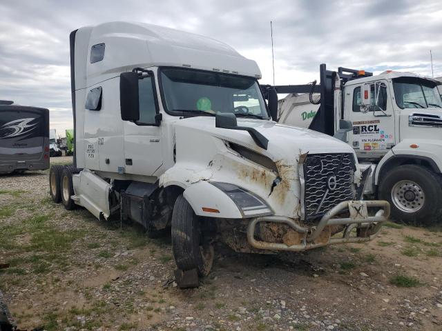  Salvage Volvo Vnl