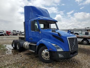  Salvage Volvo Vnl