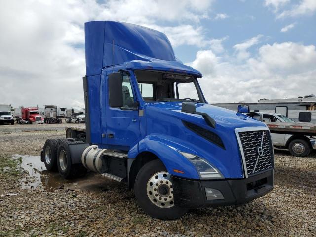  Salvage Volvo Vnl