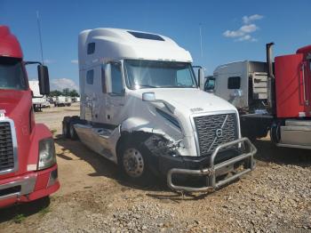  Salvage Volvo Vn