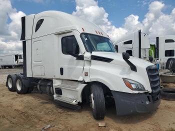 Salvage Freightliner Cascadia 1
