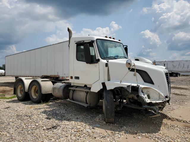  Salvage Volvo Vnl