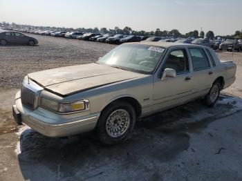  Salvage Lincoln Towncar