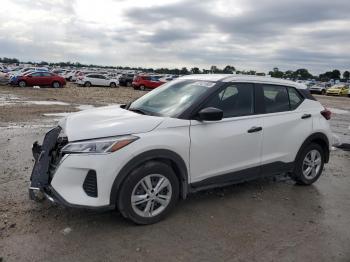  Salvage Nissan Kicks