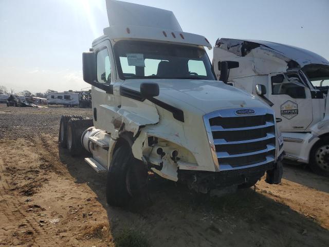  Salvage Freightliner Cascadia 1