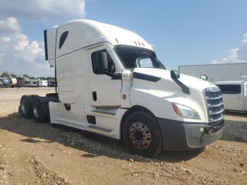  Salvage Freightliner Cascadia 1