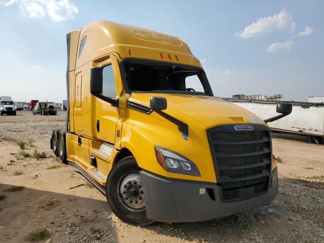  Salvage Freightliner Cascadia 1