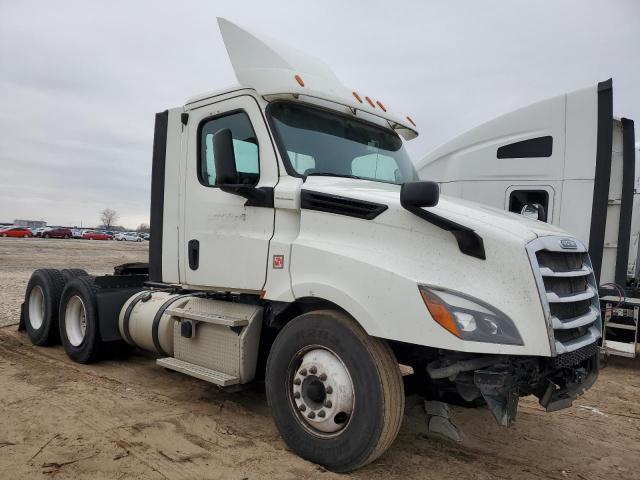  Salvage Freightliner Cascadia 1