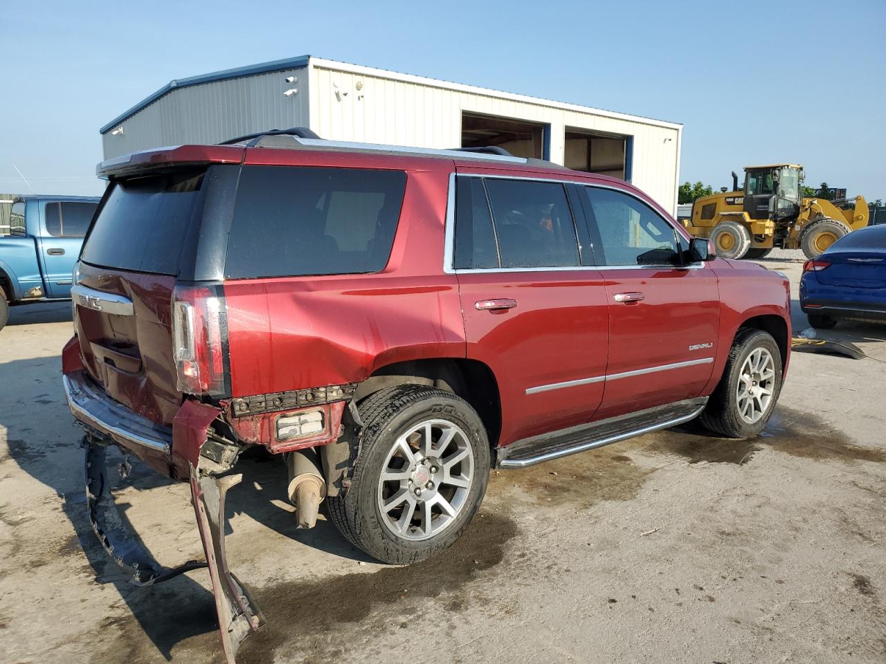 GMC Yukon Denali Image 13