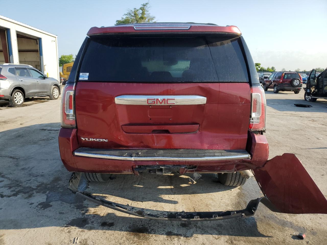 GMC Yukon Denali Image 4