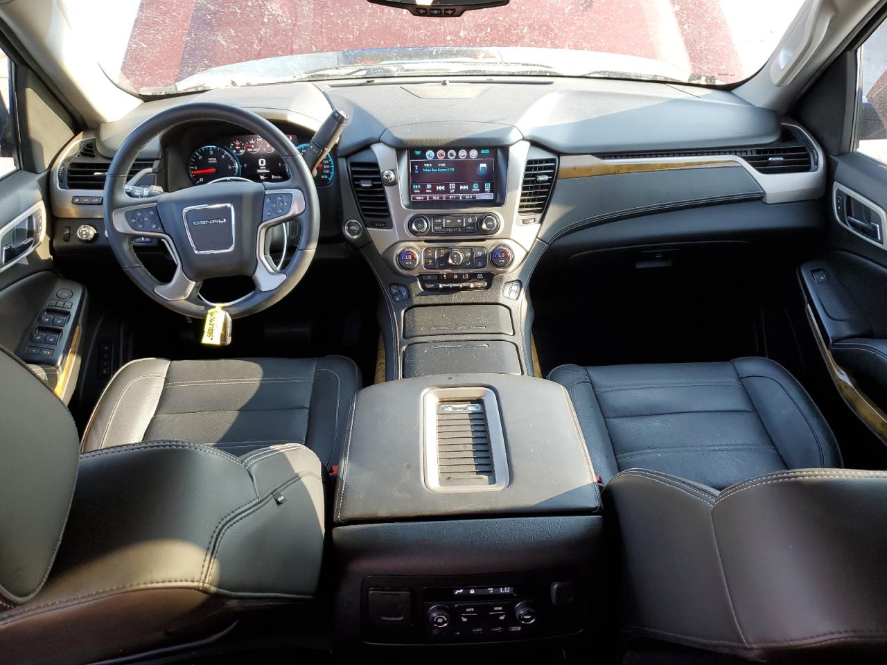 GMC Yukon Denali Image 3