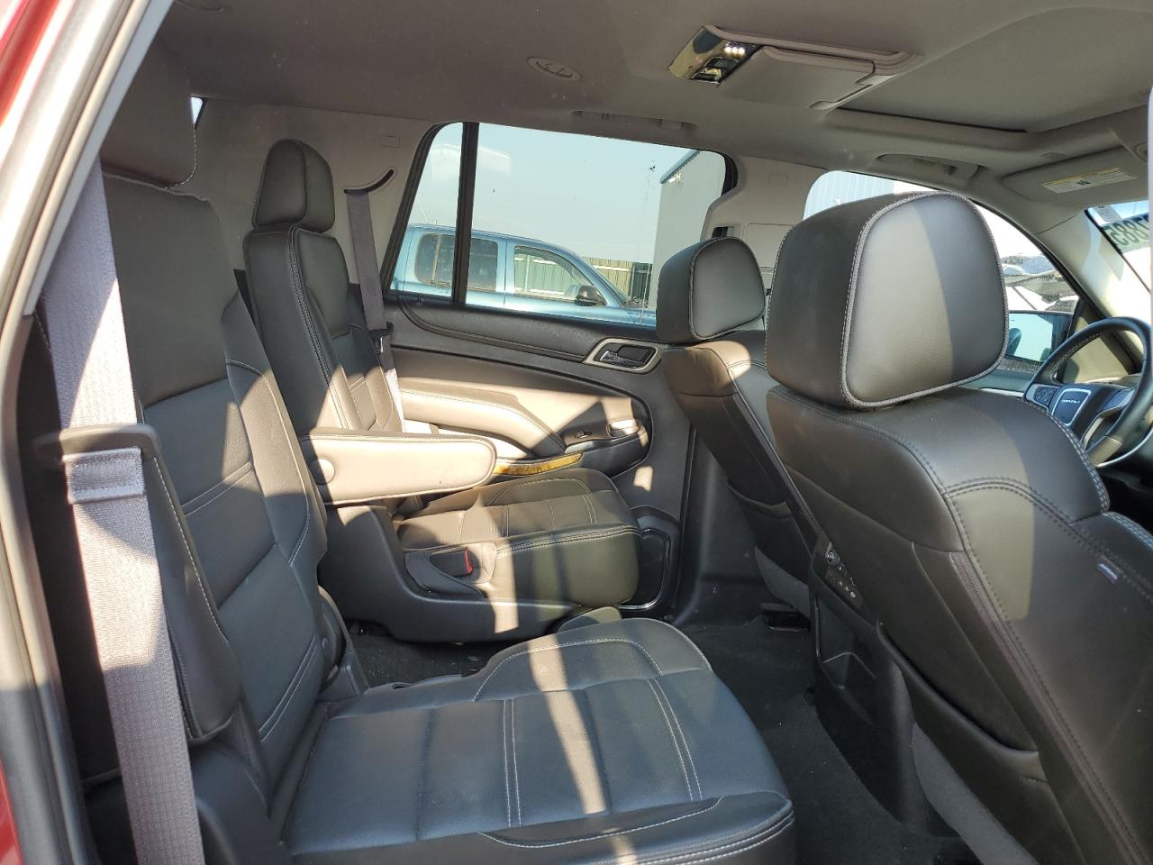 GMC Yukon Denali Image 8