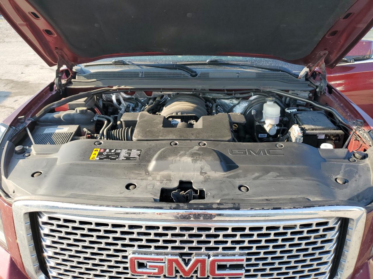 GMC Yukon Denali Image 11