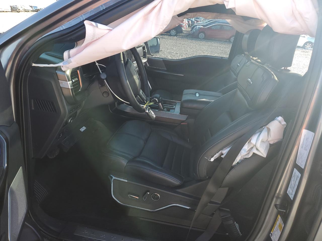 Ford F-150 Platinum Image 12