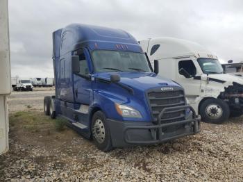  Salvage Freightliner Cascadia 1