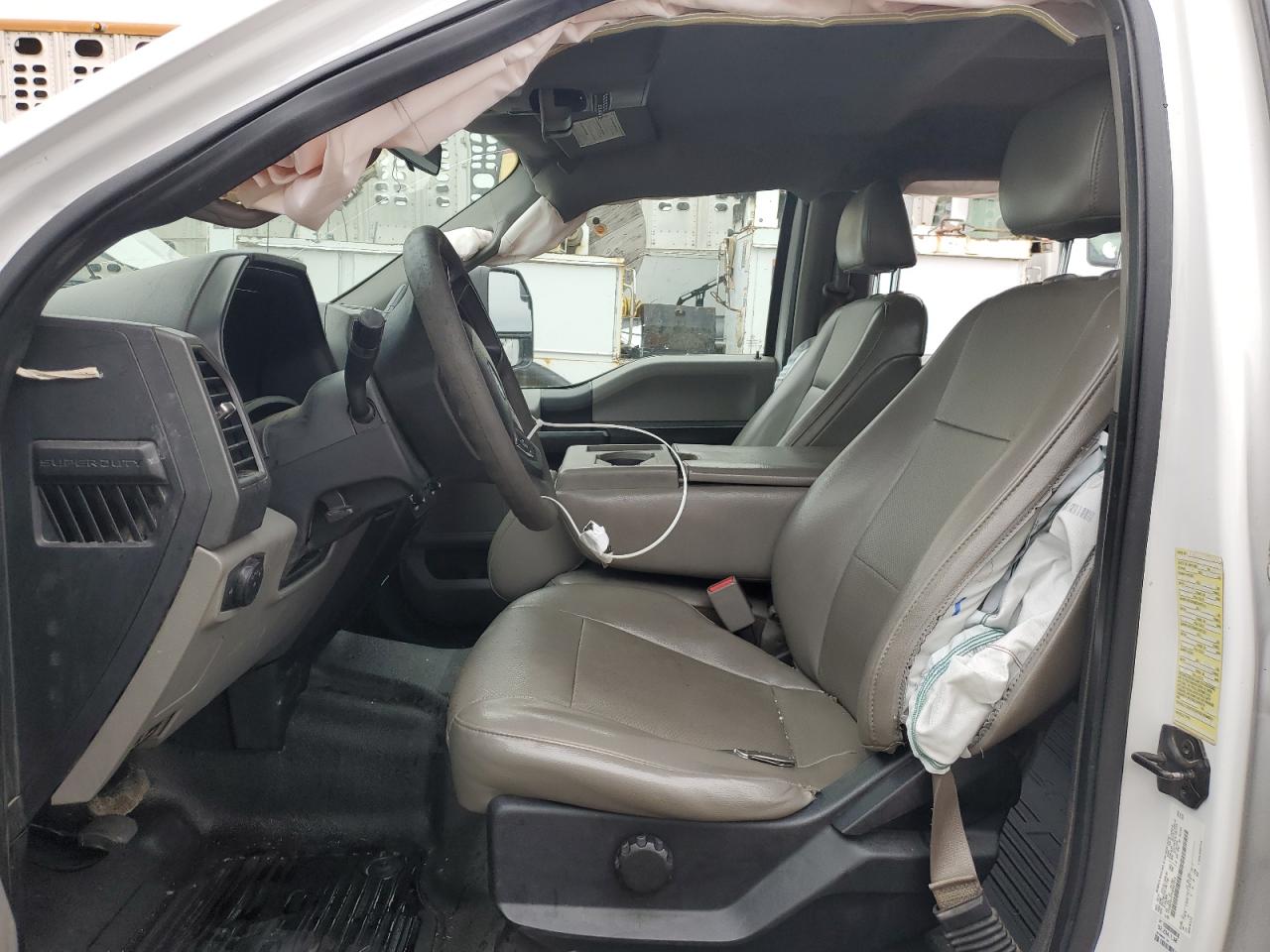 Ford F-450 Super Duty Image 10