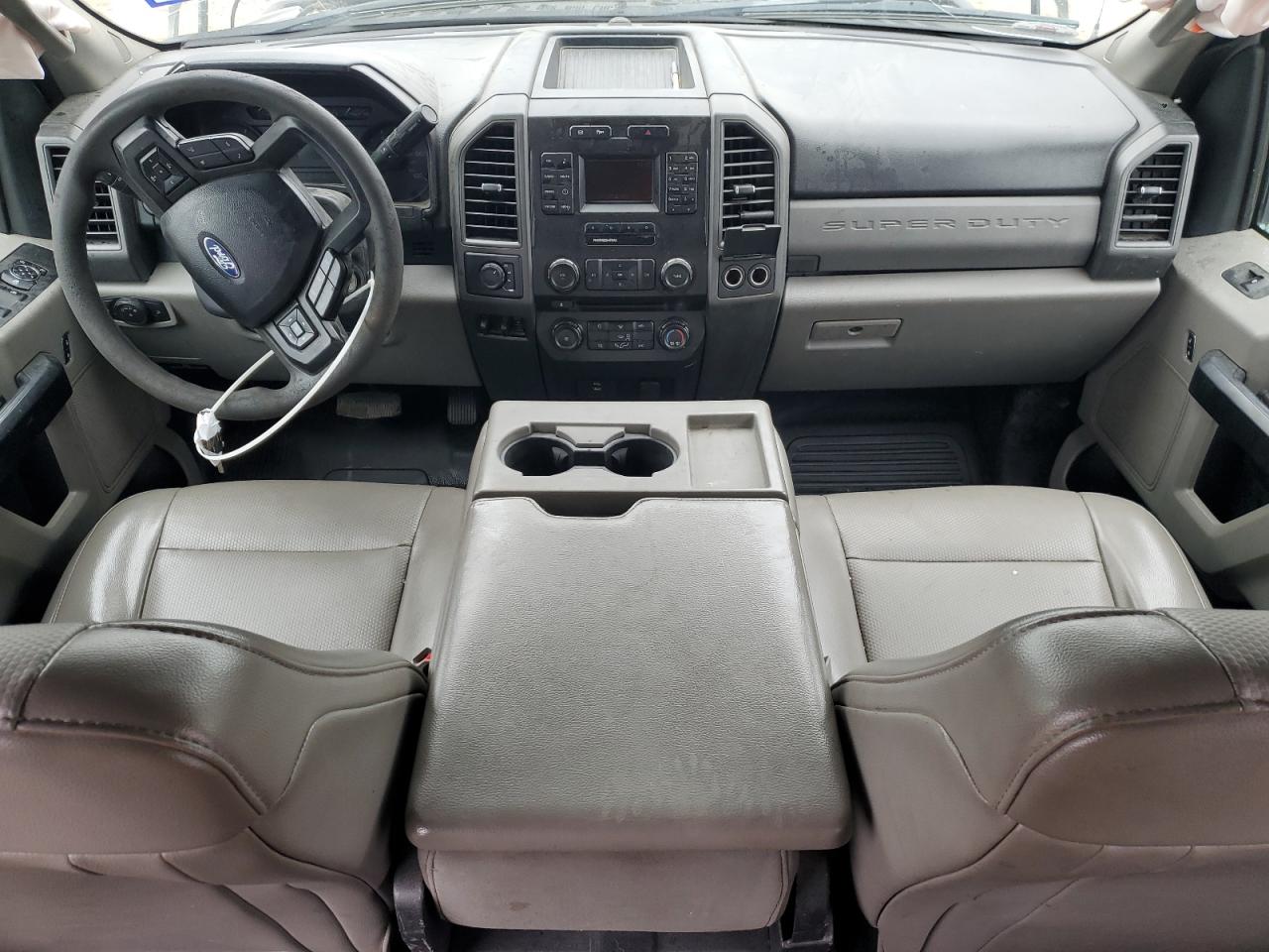 Ford F-450 Super Duty Image 3