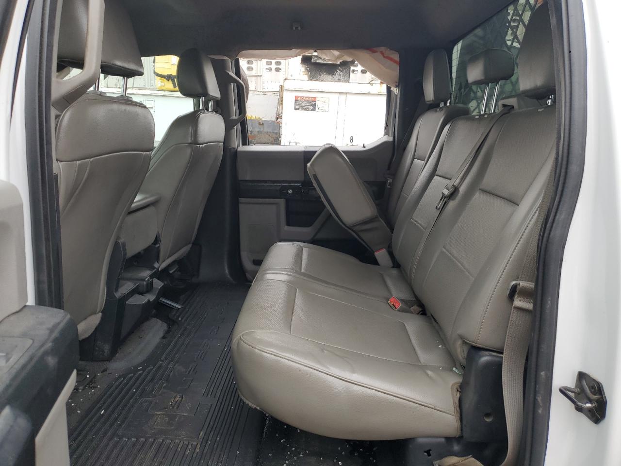 Ford F-450 Super Duty Image 11