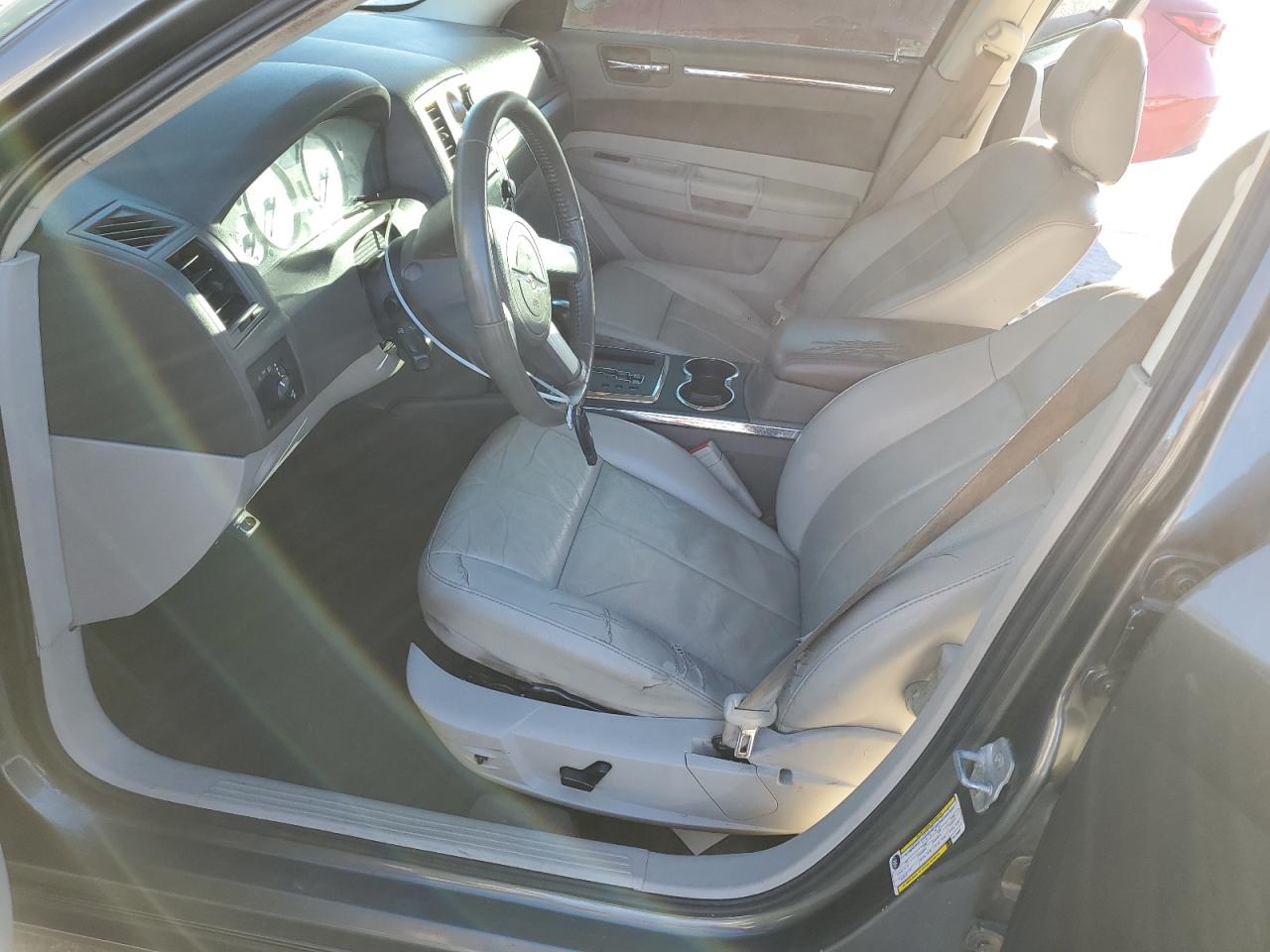 Chrysler 300 Touring Image 6