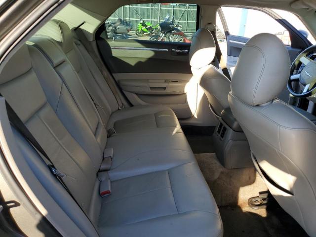 Chrysler 300 Touring Image 7