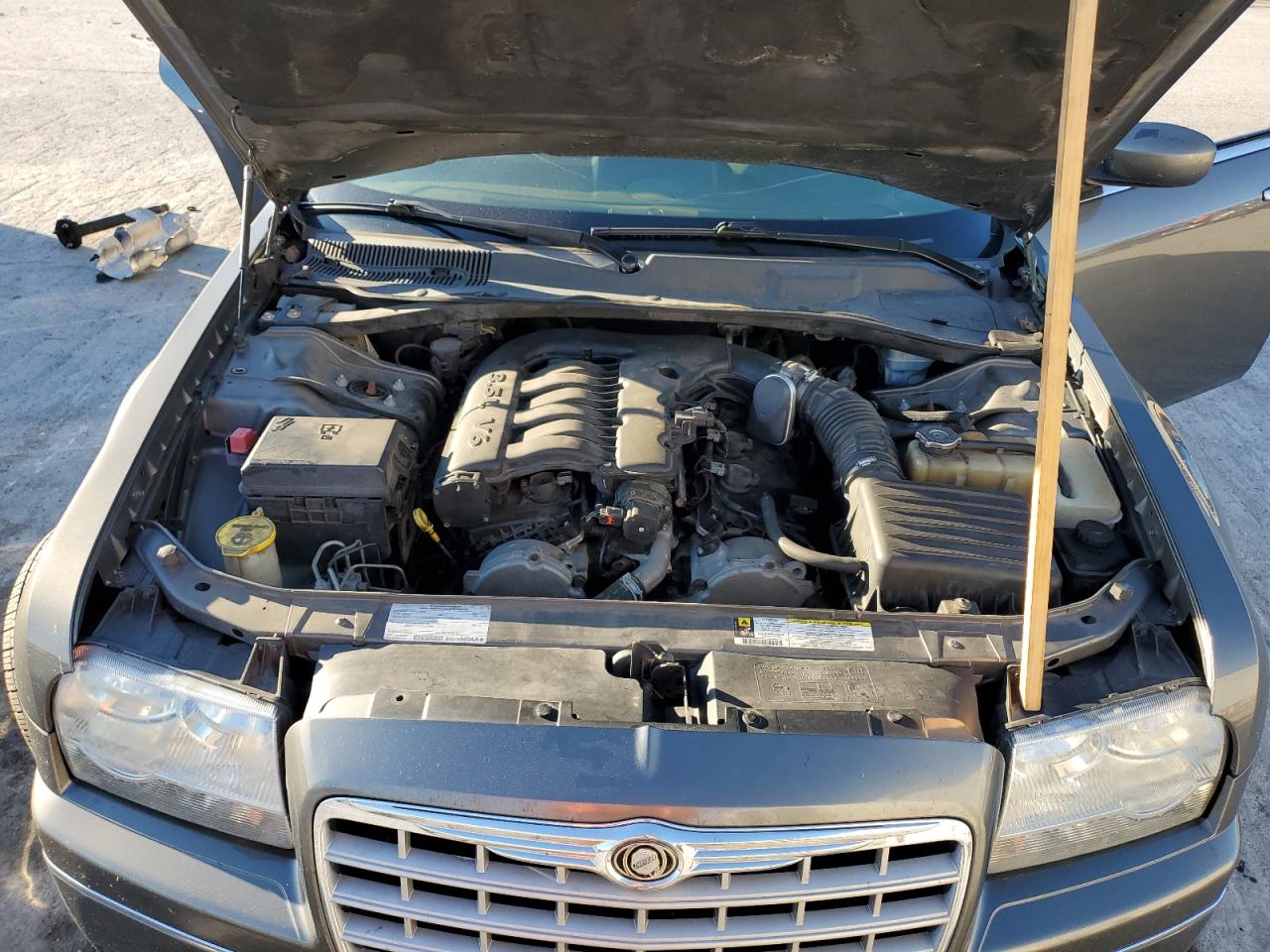 Chrysler 300 Touring Image 8