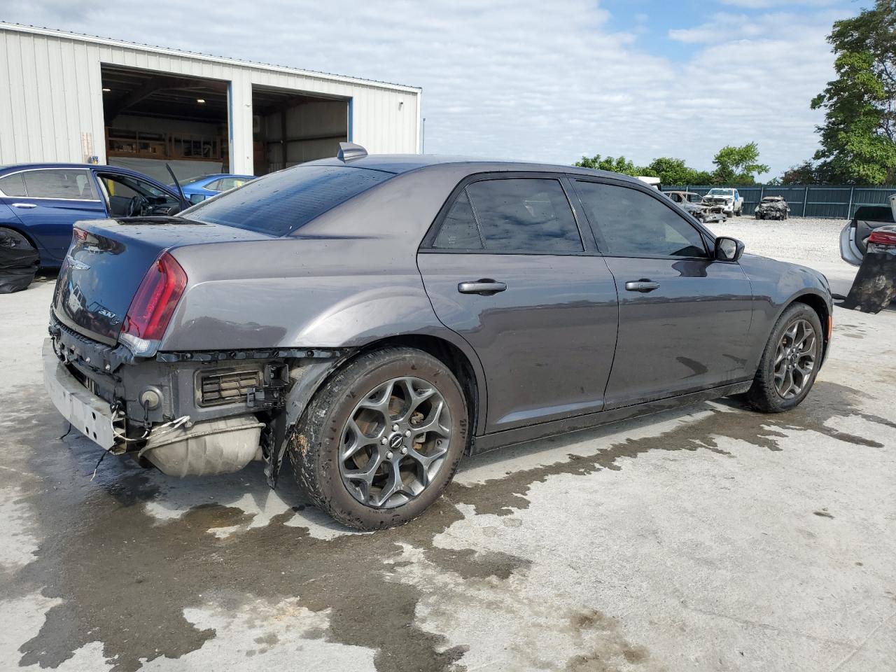 Chrysler 300 S Image 6