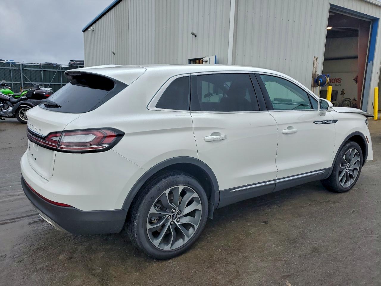 Lincoln Nautilus Reserve Image 4