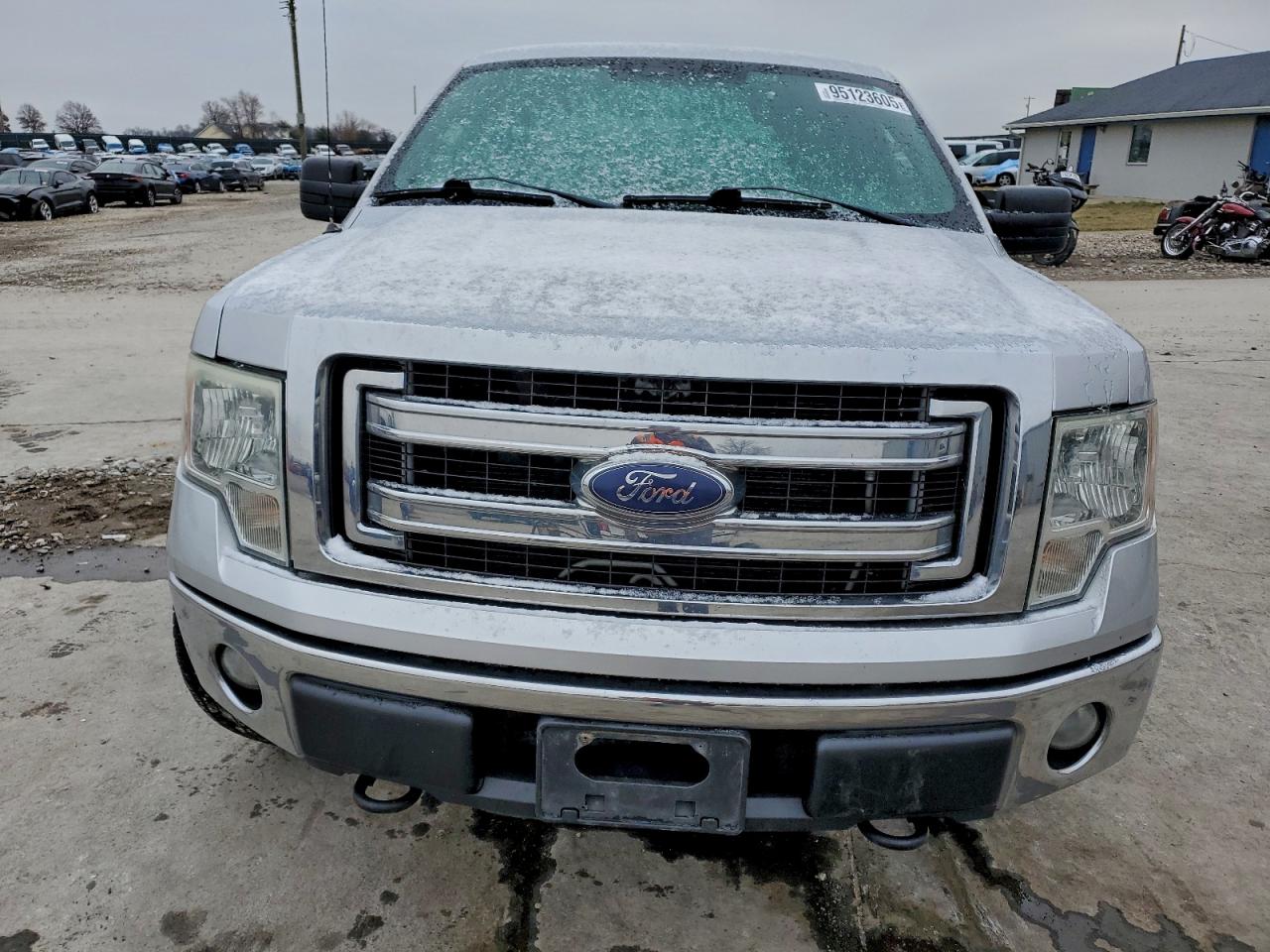 Ford F-150 Supercrew Image 6