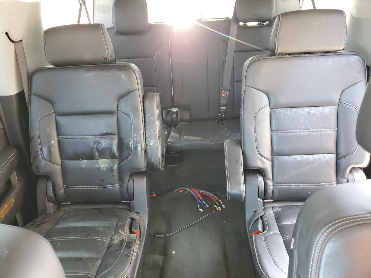 GMC Yukon Denali Image 2